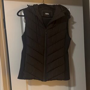 Zara Women's Black Puffer Vest